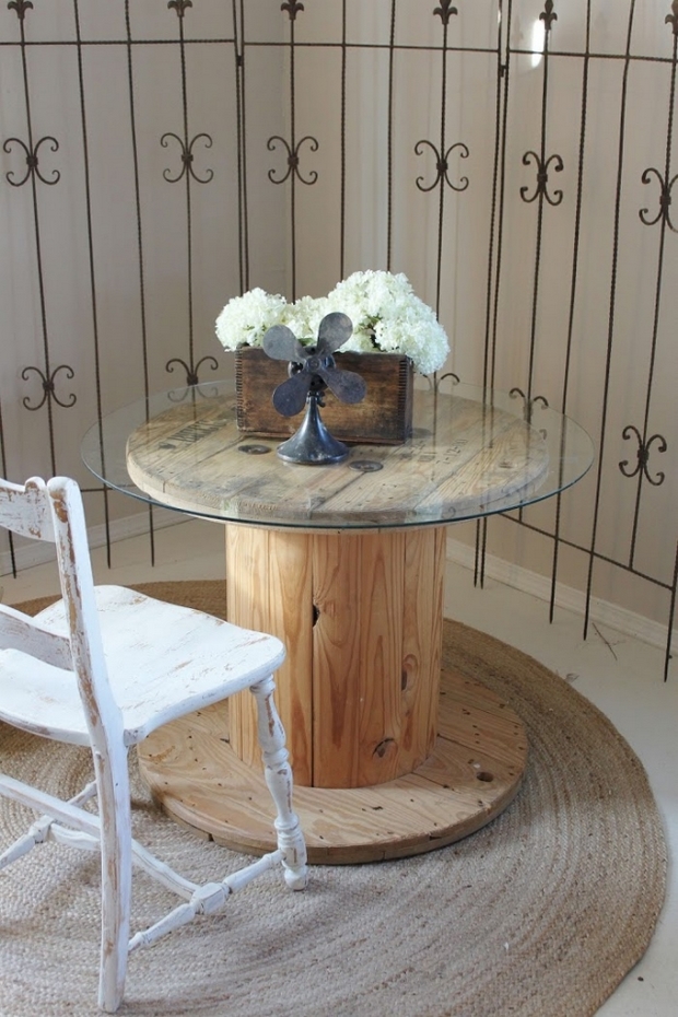 Wooden cable spool table - 40+ upcycled furniture ideas